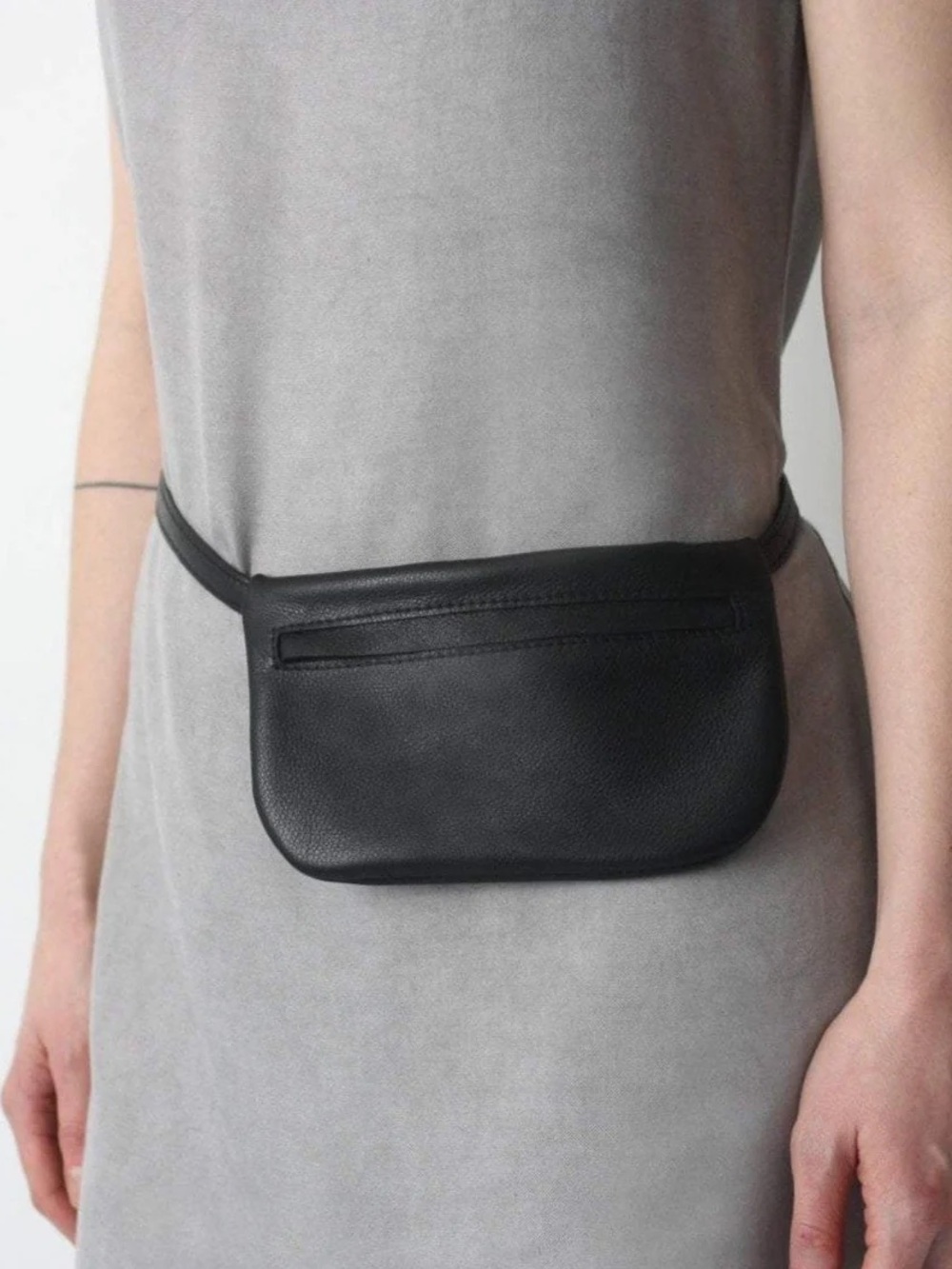 ALEX BENDER Flat Belt Bag Black